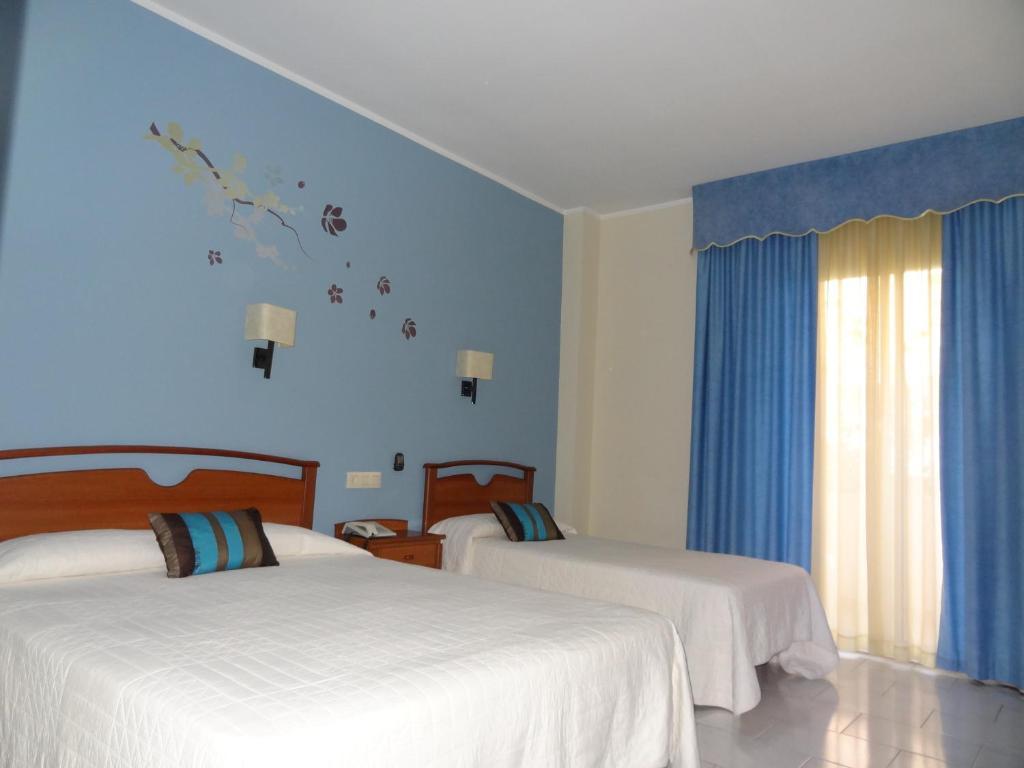 Hotel Restaurant Llansola Sant Carlos de la Ràpita الغرفة الصورة