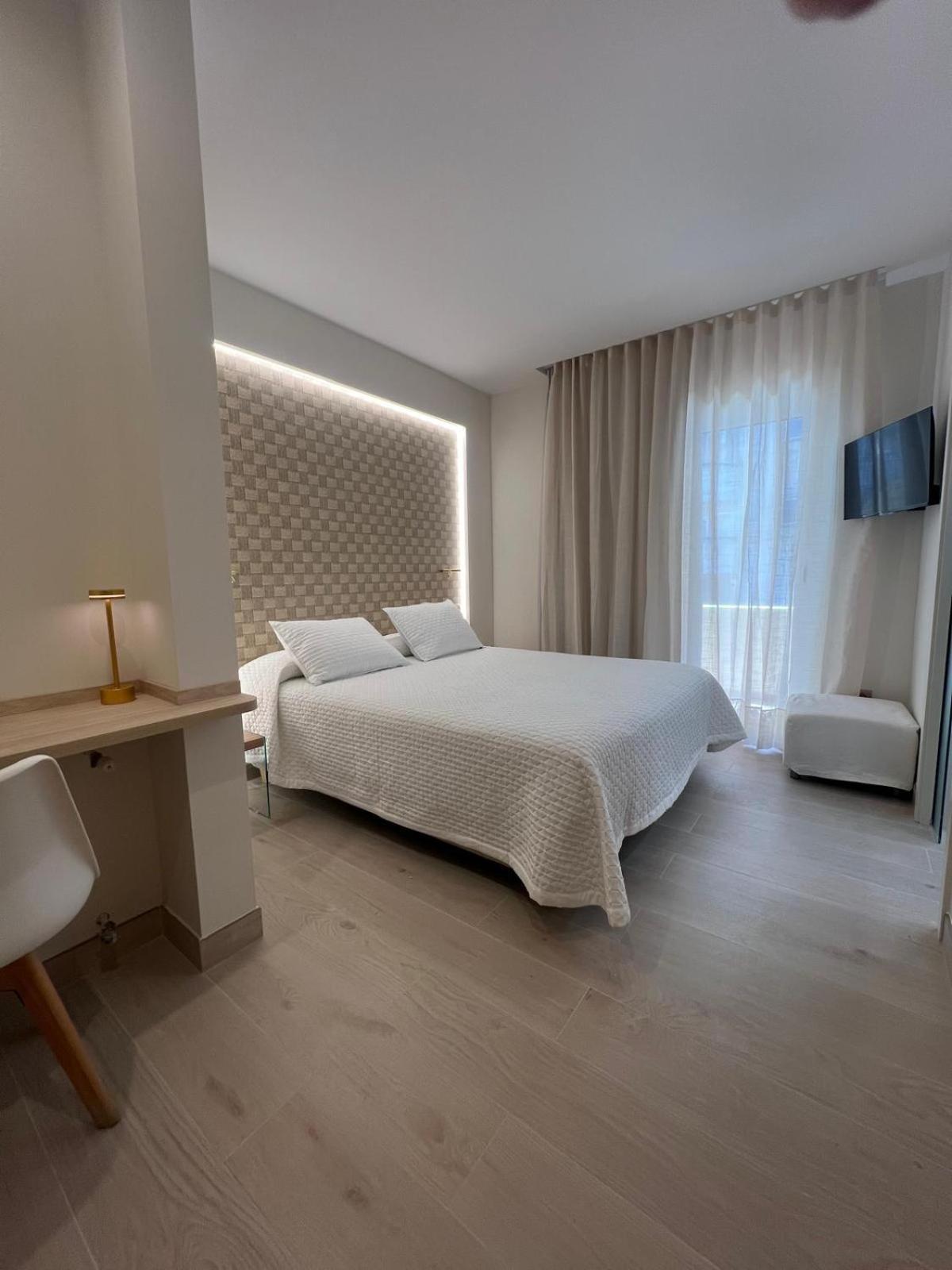 Hotel Restaurant Llansola Sant Carlos de la Ràpita المظهر الخارجي الصورة