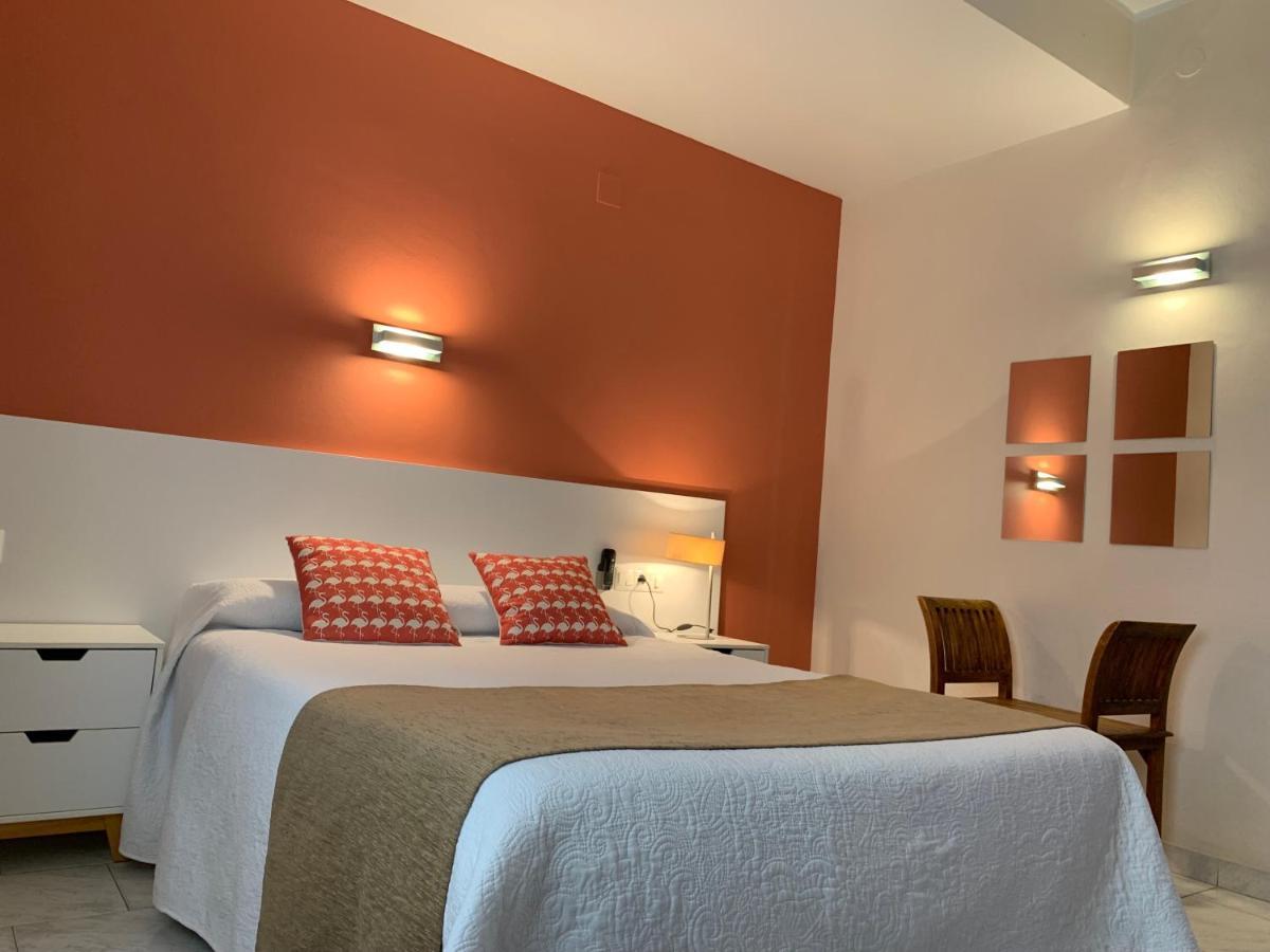 Hotel Restaurant Llansola Sant Carlos de la Ràpita المظهر الخارجي الصورة