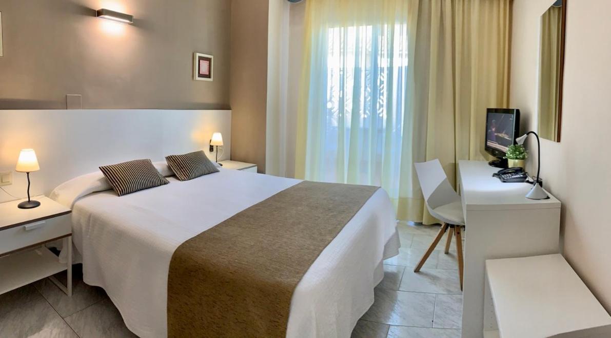Hotel Restaurant Llansola Sant Carlos de la Ràpita المظهر الخارجي الصورة