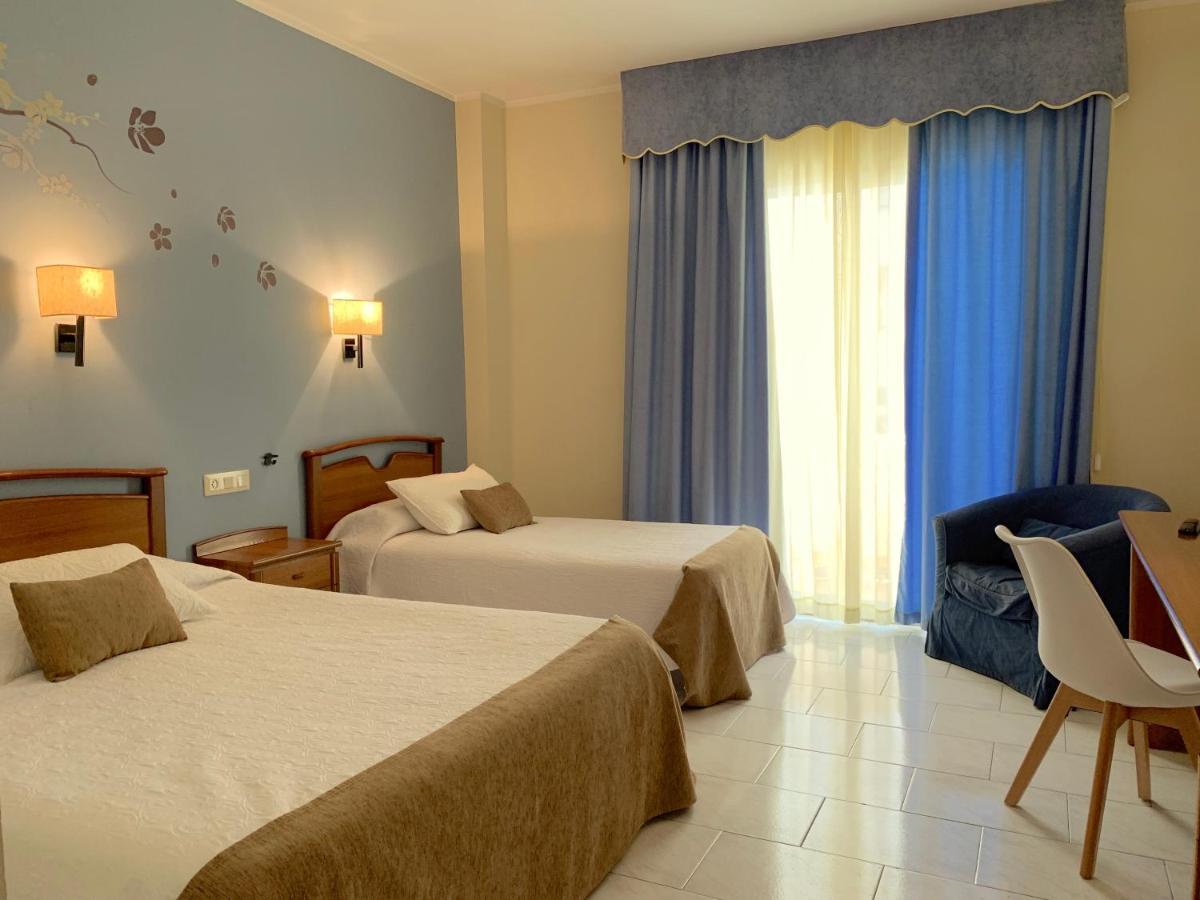 Hotel Restaurant Llansola Sant Carlos de la Ràpita المظهر الخارجي الصورة