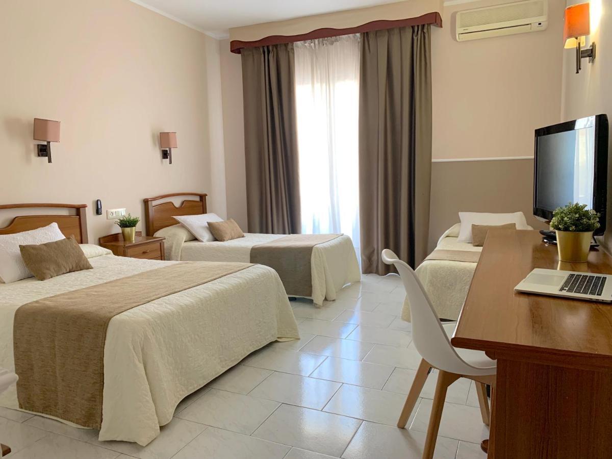 Hotel Restaurant Llansola Sant Carlos de la Ràpita المظهر الخارجي الصورة